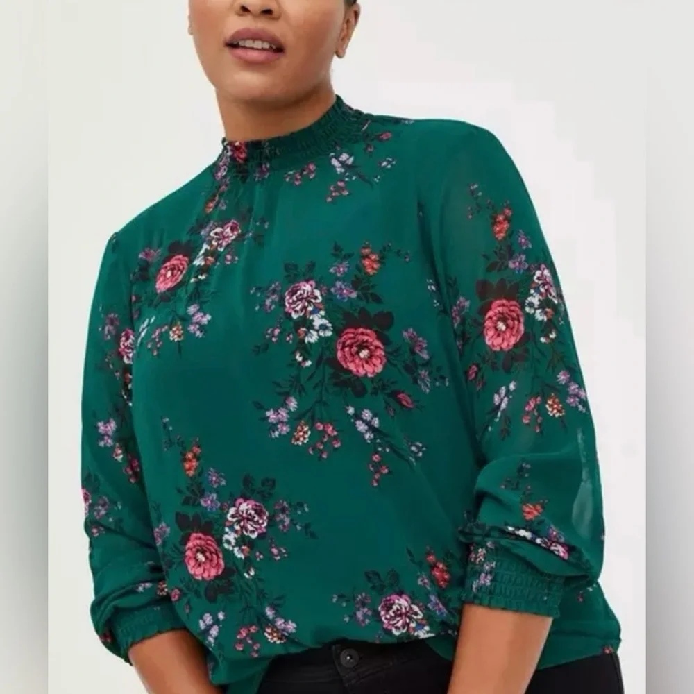 🌺 Torrid 6X Green Floral Top - Picture 2 of 6